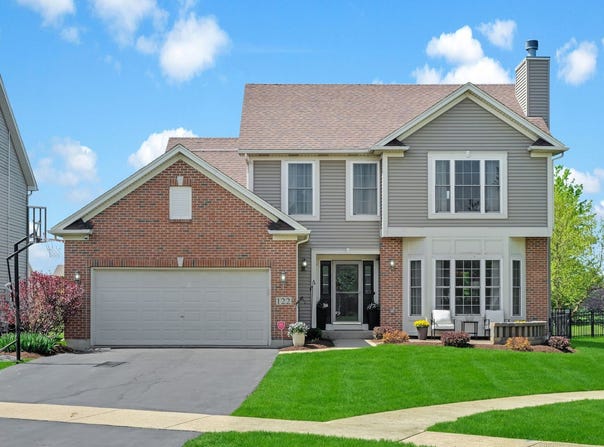 122 Fieldcrest Drive, Bartlett, IL 60103