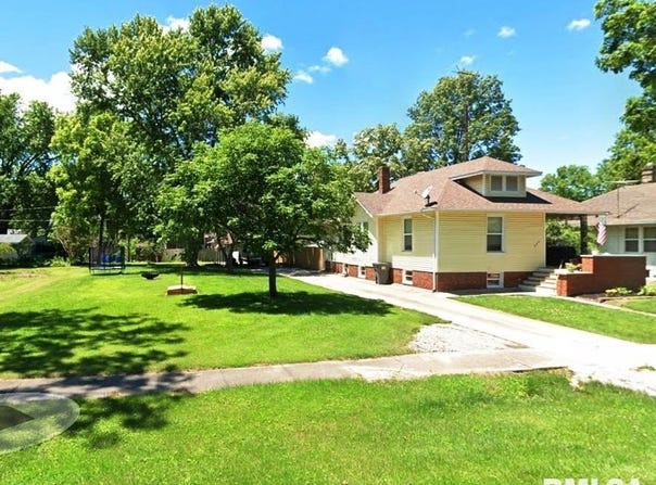 422 JOHNSON Street, Carlinville, IL 62626