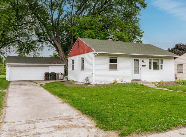 4405 S Pennsylvania Ave, Saint Francis, WI 53235