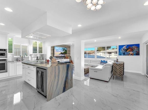 8711 NW 18th St, Pembroke Pines, FL 33024