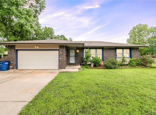 1009 Miss Belle Street, Excelsior Springs, MO 64024