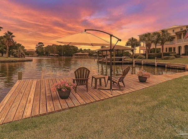 1050 Edgewater Ln, Gulf Breeze, FL 32563