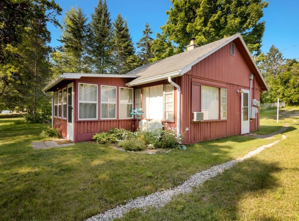 7756 E Maple Street, Central Lake, MI 49622