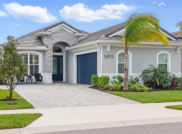 5 DEL PALMA DRIVE, PALM COAST, FL 32137