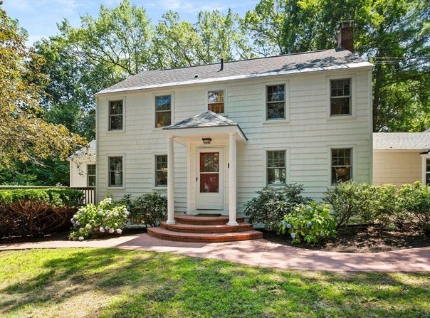 1 Blackhorse Dr, Acton, MA 01720