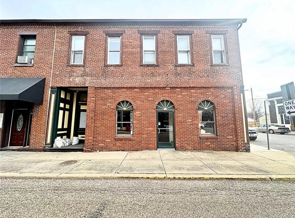 100 E Main, Mascoutah, IL 62258