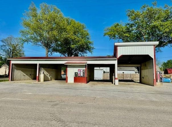 607  W. Main St., Robinson, IL 62454