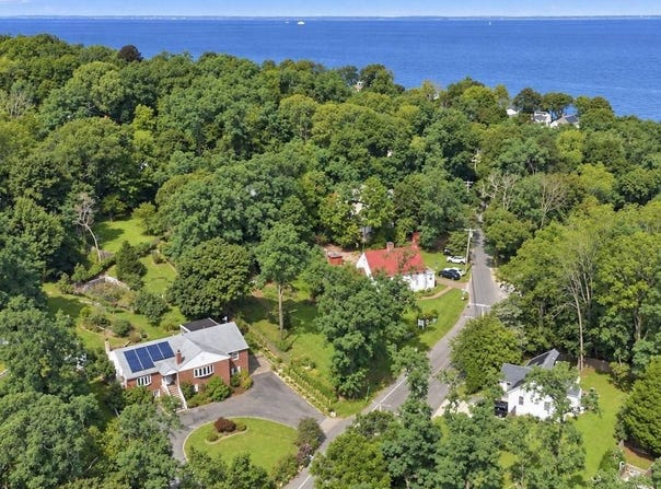 164 Hallock Landing Rd, Rocky Point, NY 11778