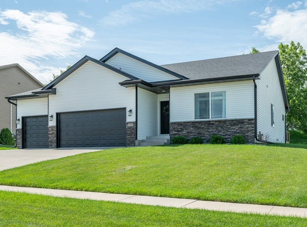 100 NW Sunset Lane, Grimes, IA 50111