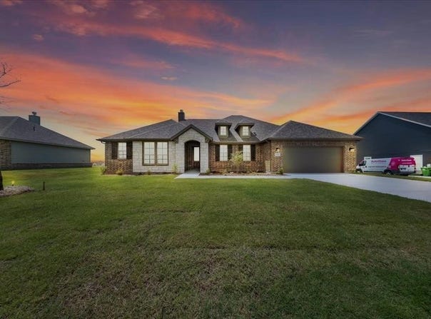 155 Clear Creek Lane, New Fairview, TX 76078