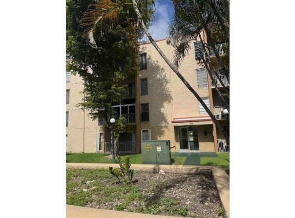 4855 NW 7th St, Miami, FL 33126