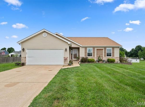 213 E Ash Road, Warrenton, MO 63383