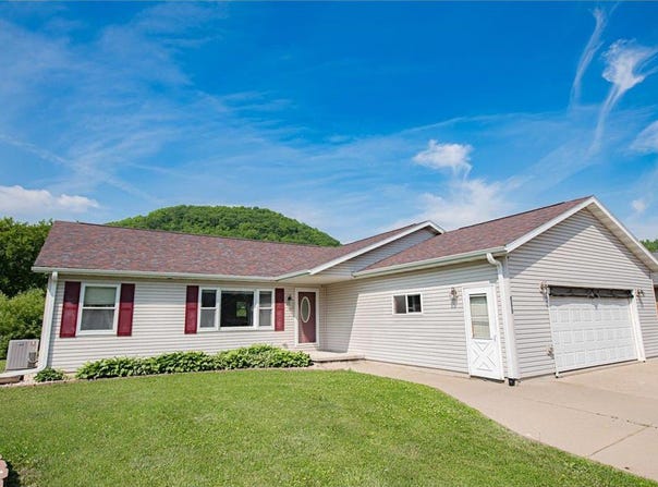 8075 6th Street, Goodview, MN 55959