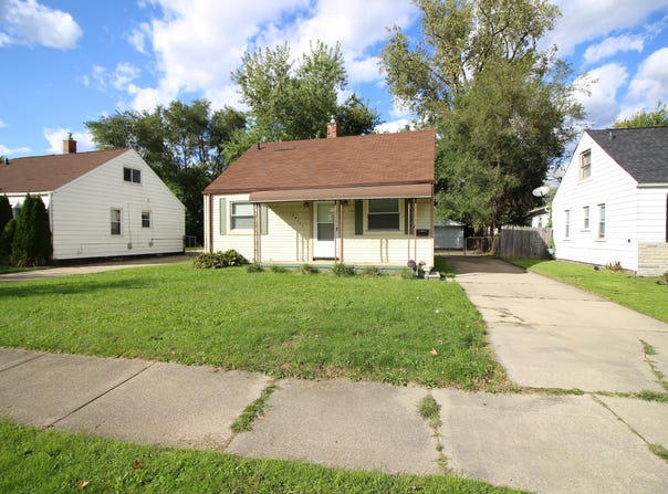 24352 Powers Avenue, Dearborn Heights, MI 48125