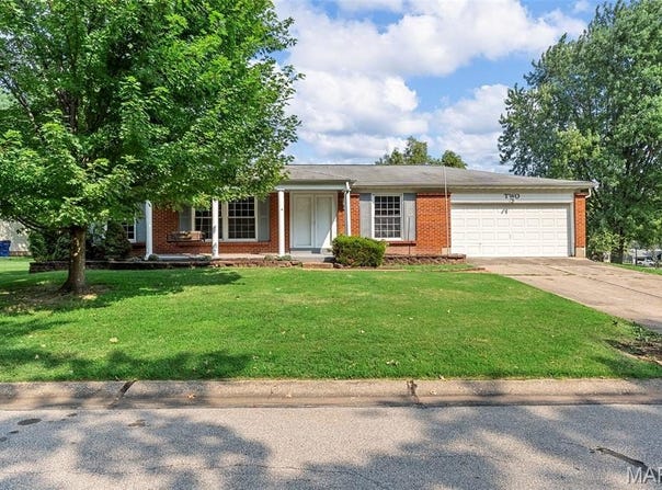 2 Oak Point Court, St Peters, MO 63376