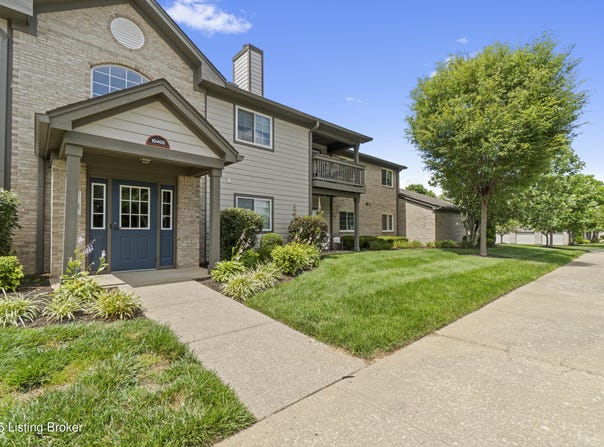 10405 Trotters Pointe Dr, Louisville, KY 40241