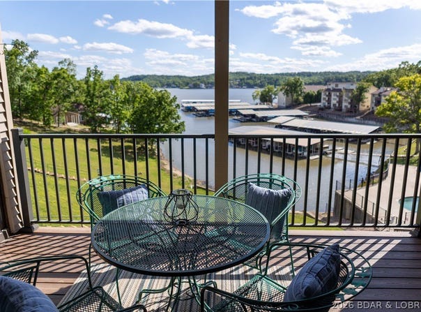 40 Robinwood Drive, Lake Ozark, MO 65049