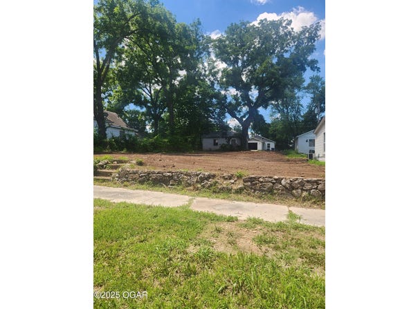 322 N Maple Avenue, Joplin, MO 64801