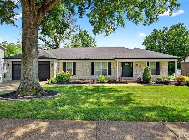 13268 Kenroyal Drive, Des Peres, MO 63131