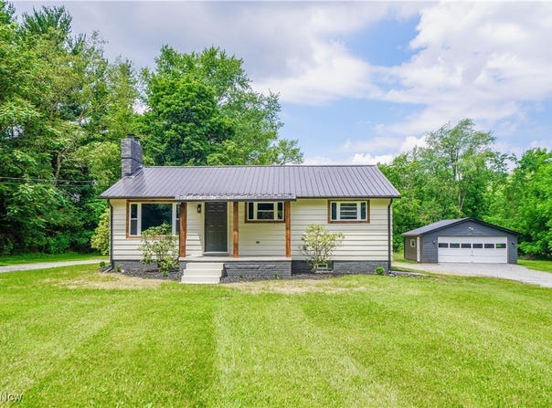 5589 Breezewood Drive NE, Canton, OH 44705