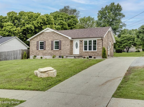 138 Springhill Dr, Bardstown, KY 40004