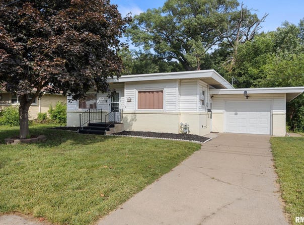 13 ALEXANDER Lane, Bartonville, IL 61607