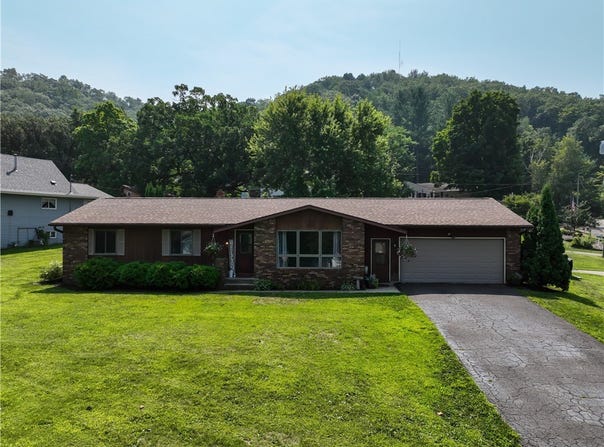 309 E Race Avenue, Elmwood, WI 54740
