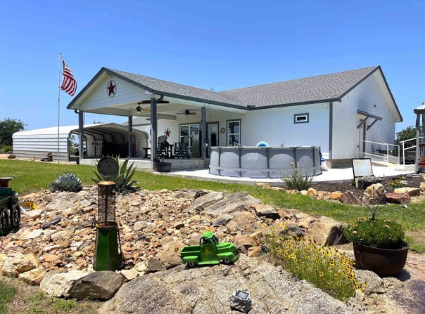 202 W Rio Llano Drive, Llano, TX 78643