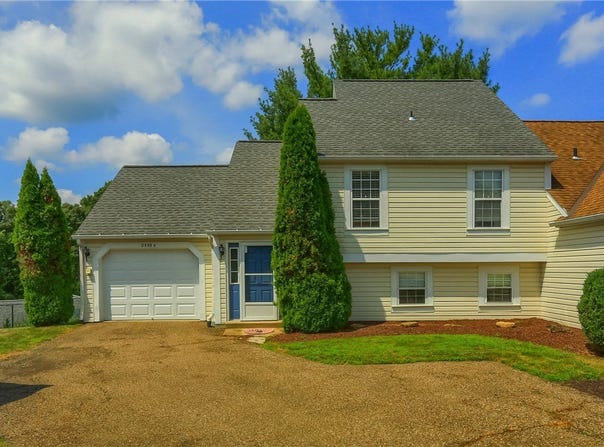 2556 Grouse Rdg, Franklin Park, PA 15090