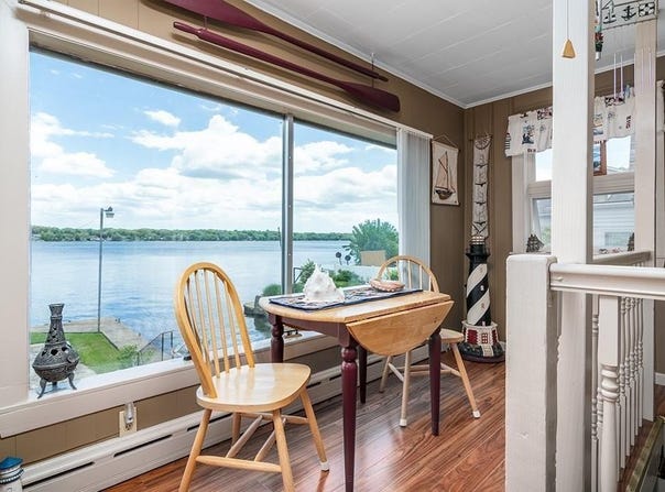 4 Lake Avenue, Tiverton, RI 02878