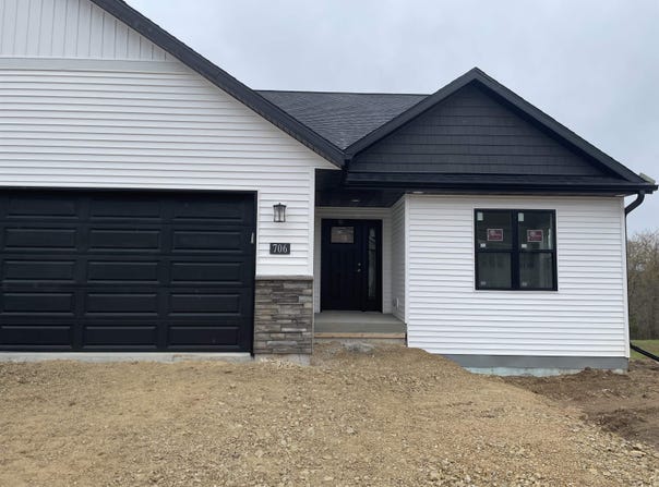 714 N Main Street, Fall River, WI 53932