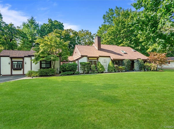 1 W Gate Drive, Huntington, NY 11743