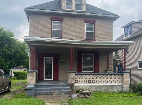 842 Cedar Ave, Sharon, PA 16146