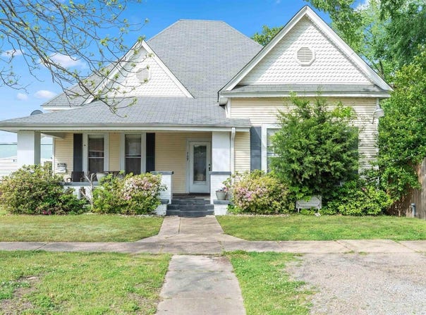 709 Veterans Memorial Dr, Texarkana, TX 75501