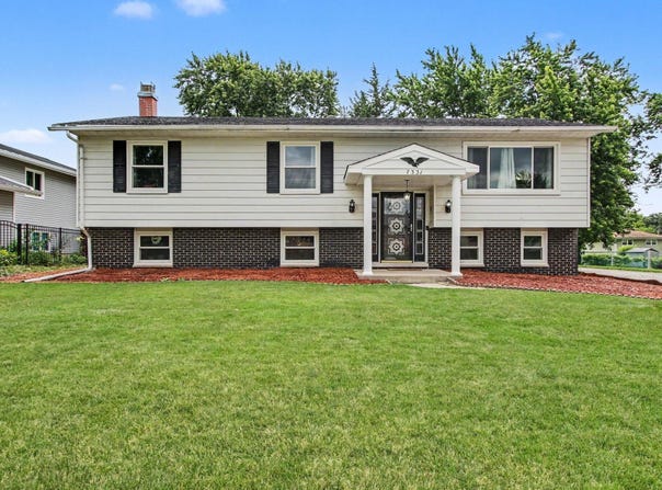 7331 W 83rd Lane, Crown Point, IN 46307