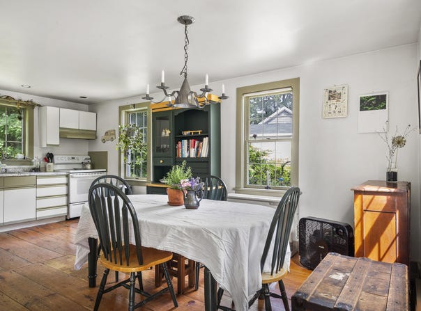 14 Academy Hill Road, Newcastle, ME 04553