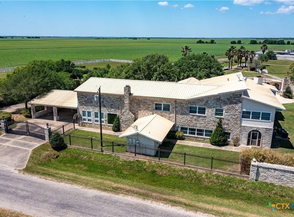 324 County Road 319, Edna, TX 77957
