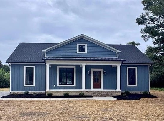 37 Oakland Street, Kilmarnock, VA 22482