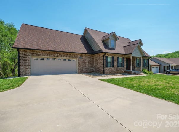 1592 Farmington Hills Drive, Conover, NC 28613