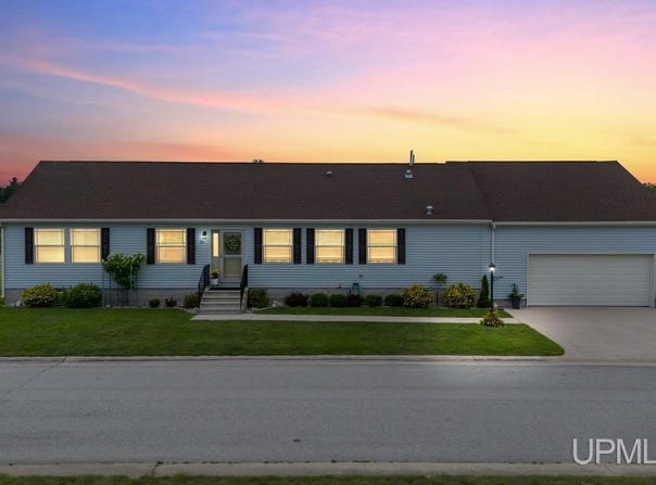 1620 Willow Creek, Escanaba, MI 49829