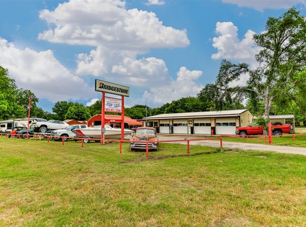 59 Shawnee Trail, Whitesboro, TX 76273