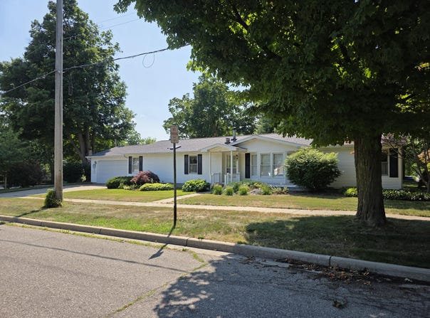121 N Decker Avenue, Fremont, MI 49412