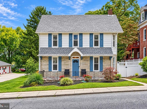 9 W PENNSYLVANIA Avenue, STEWARTSTOWN, PA 17363