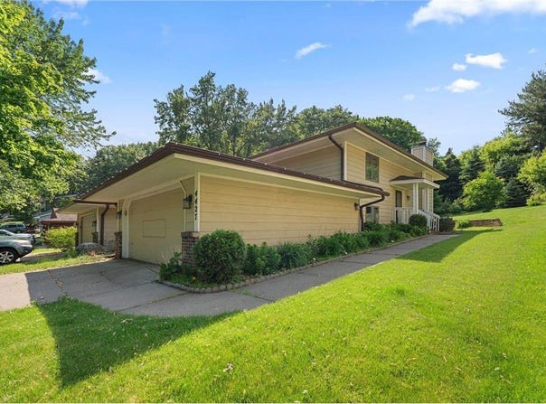 4427 Chatsworth Street N, Shoreview, MN 55126