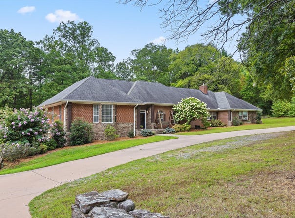 1619 Anderson Pike, Signal Mountain, TN 37377