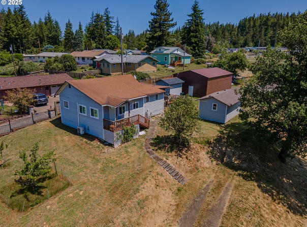 1446 N COLLIER ST, Coquille, OR 97423