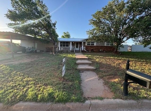 405 E Lee Street, Rotan, TX 79546