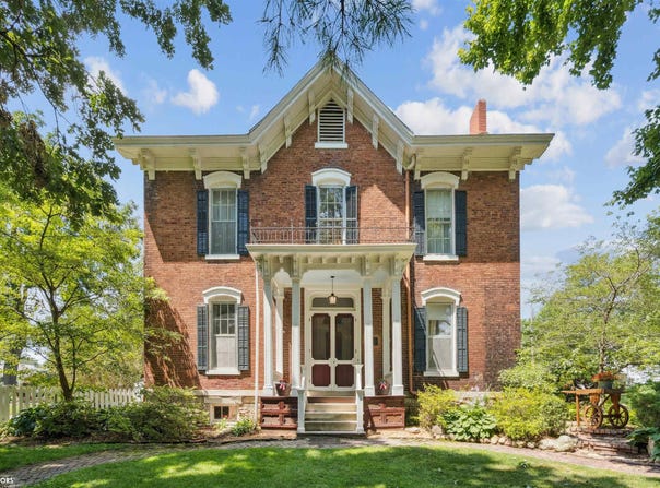401 Cedar Street, Burlington, IA 52601