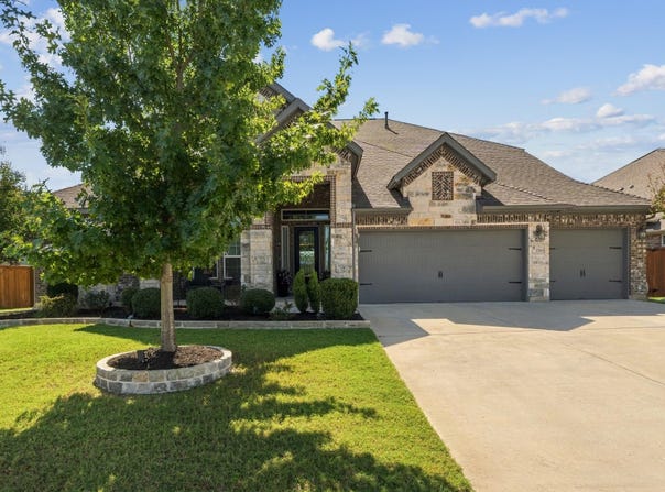 2316 Airport Dr, Leander, TX 78641