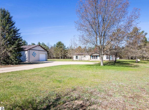 5891 N 19 Road, Mesick, MI 49668-9742